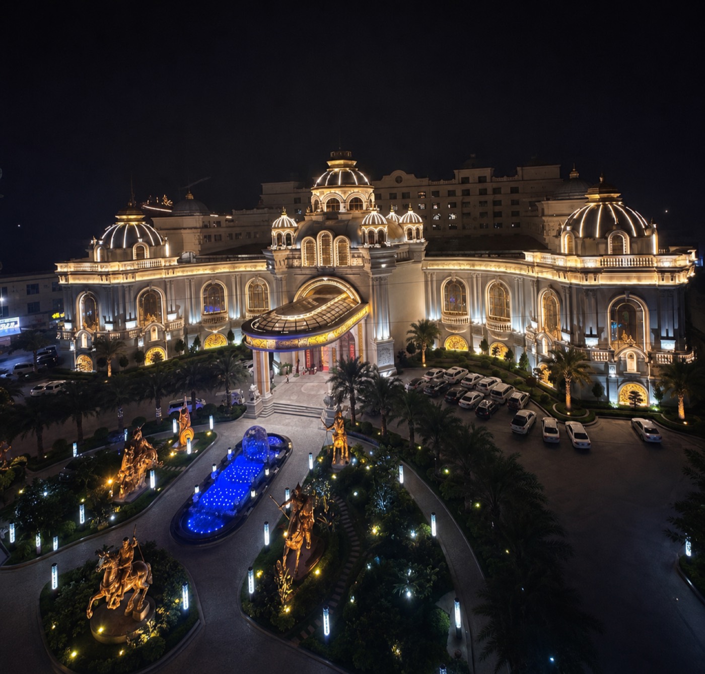 勐拉皇家国际酒店夜景